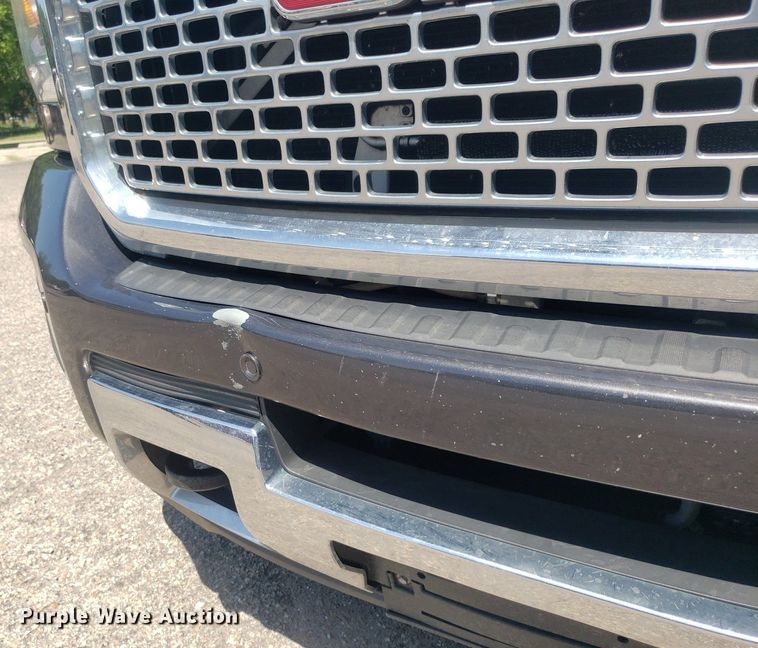 image for item DO2923 2015 GMC Sierra 2500HD Denali  Crew Cab pickup truck