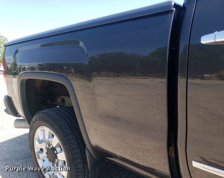 image for item DO2923 2015 GMC Sierra 2500HD Denali  Crew Cab pickup truck