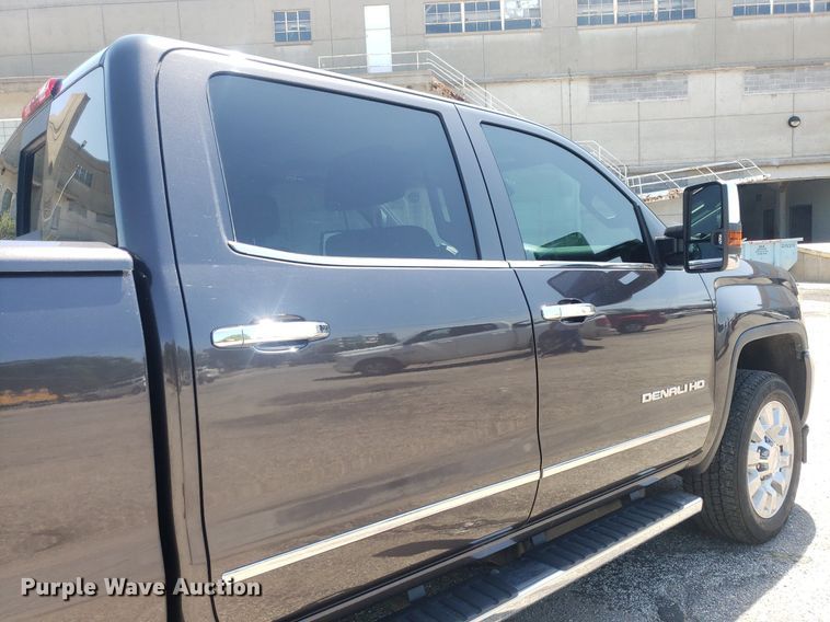 image for item DO2923 2015 GMC Sierra 2500HD Denali  Crew Cab pickup truck