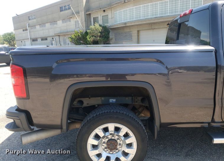 image for item DO2923 2015 GMC Sierra 2500HD Denali  Crew Cab pickup truck