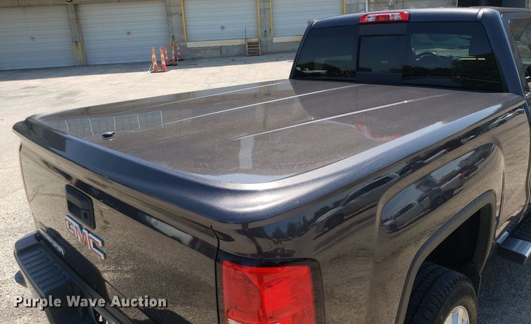 image for item DO2923 2015 GMC Sierra 2500HD Denali  Crew Cab pickup truck