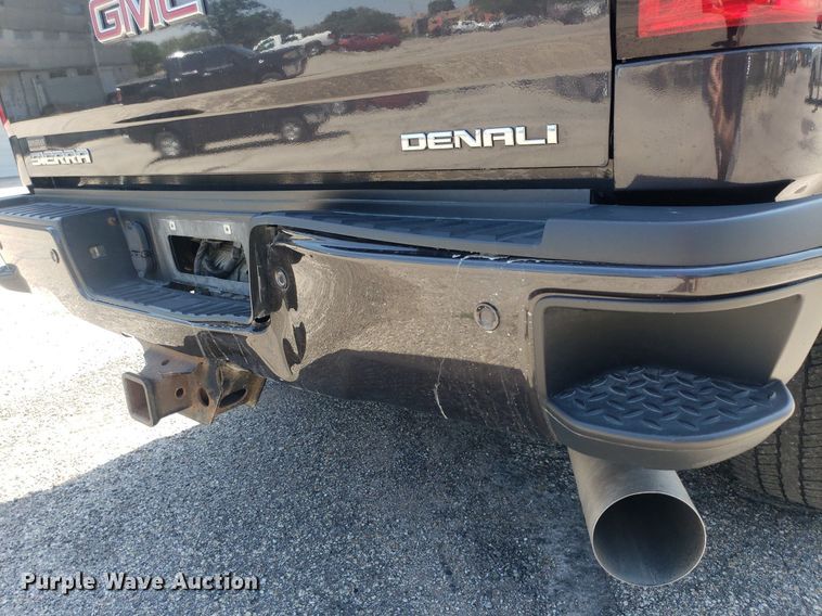 image for item DO2923 2015 GMC Sierra 2500HD Denali  Crew Cab pickup truck