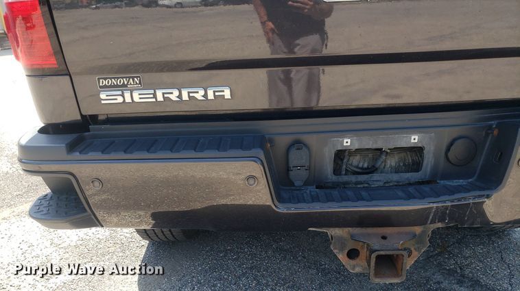 image for item DO2923 2015 GMC Sierra 2500HD Denali  Crew Cab pickup truck