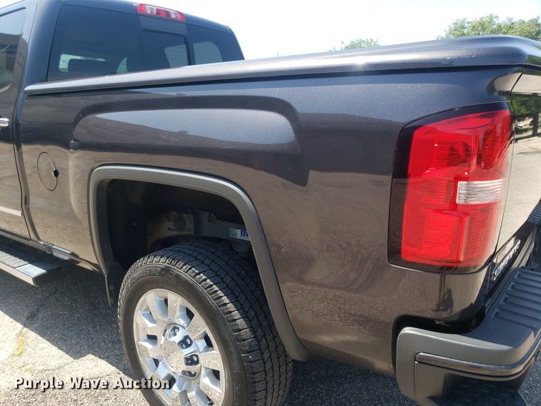 image for item DO2923 2015 GMC Sierra 2500HD Denali  Crew Cab pickup truck