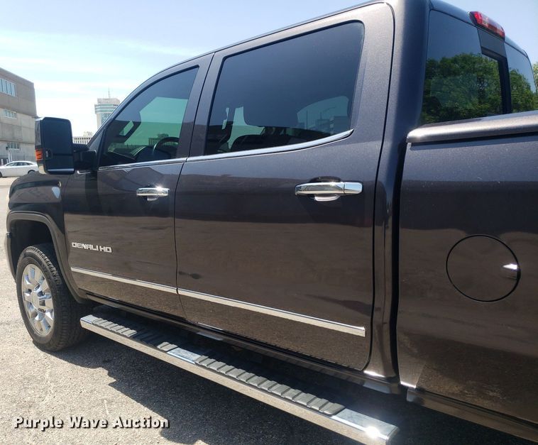 image for item DO2923 2015 GMC Sierra 2500HD Denali  Crew Cab pickup truck