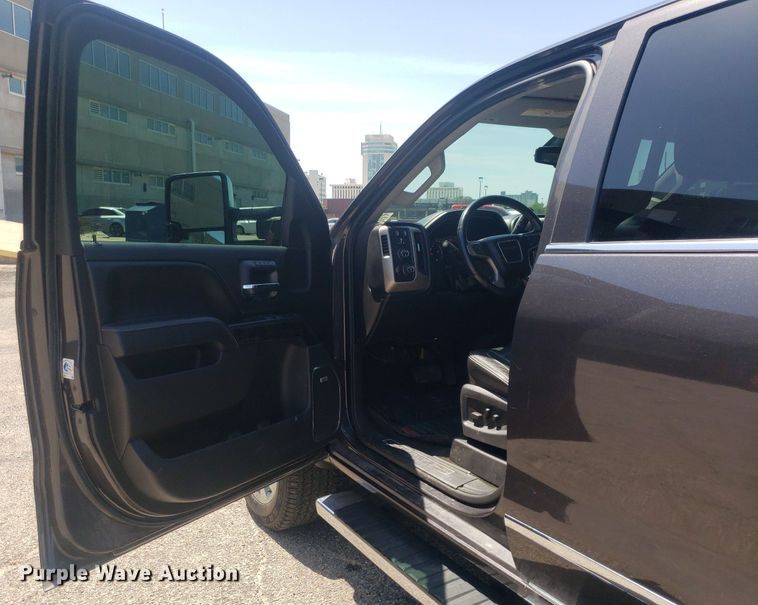 image for item DO2923 2015 GMC Sierra 2500HD Denali  Crew Cab pickup truck