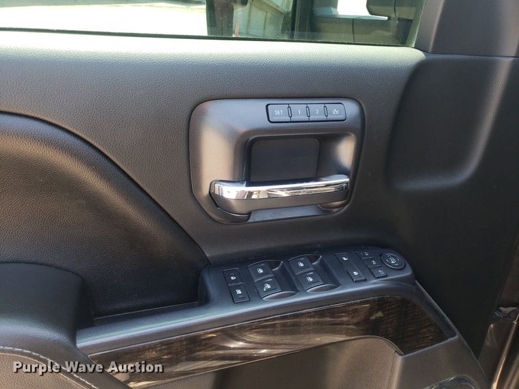 image for item DO2923 2015 GMC Sierra 2500HD Denali  Crew Cab pickup truck