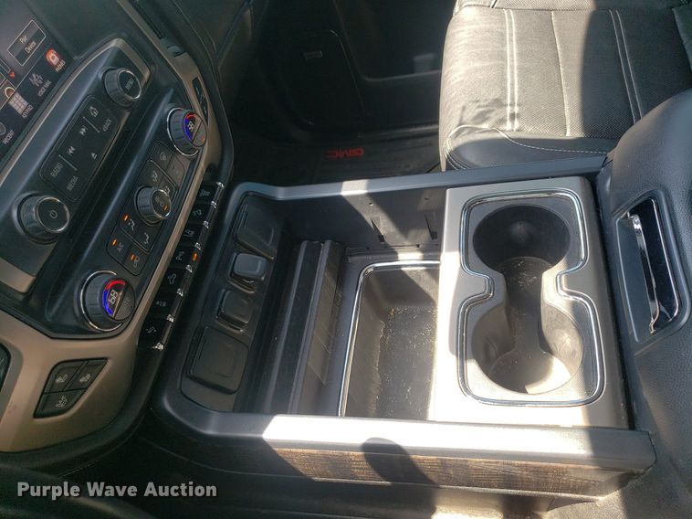 image for item DO2923 2015 GMC Sierra 2500HD Denali  Crew Cab pickup truck