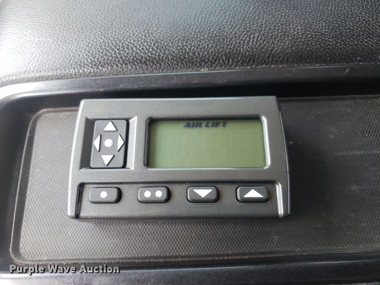 image for item DO2923 2015 GMC Sierra 2500HD Denali  Crew Cab pickup truck