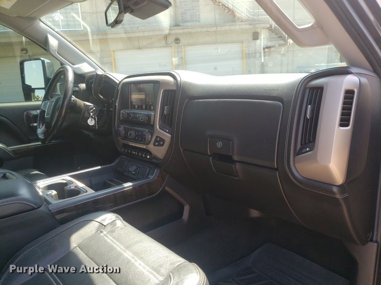 image for item DO2923 2015 GMC Sierra 2500HD Denali  Crew Cab pickup truck