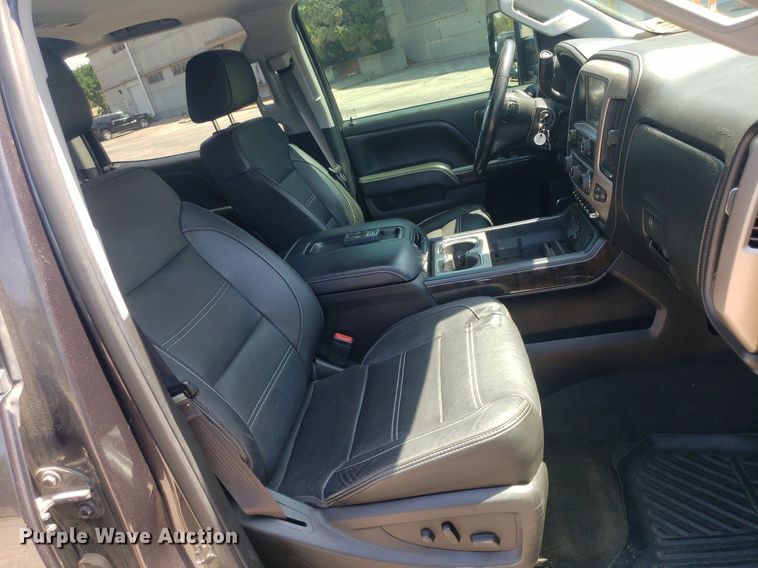 image for item DO2923 2015 GMC Sierra 2500HD Denali  Crew Cab pickup truck