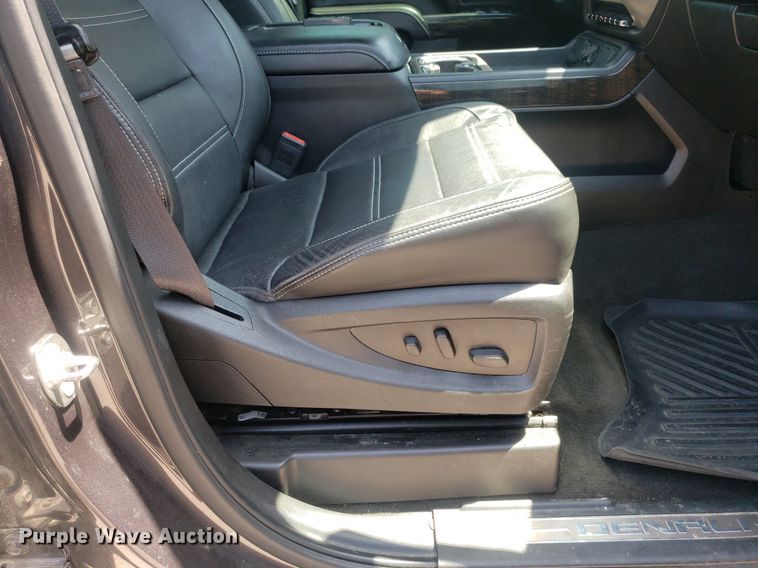 image for item DO2923 2015 GMC Sierra 2500HD Denali  Crew Cab pickup truck