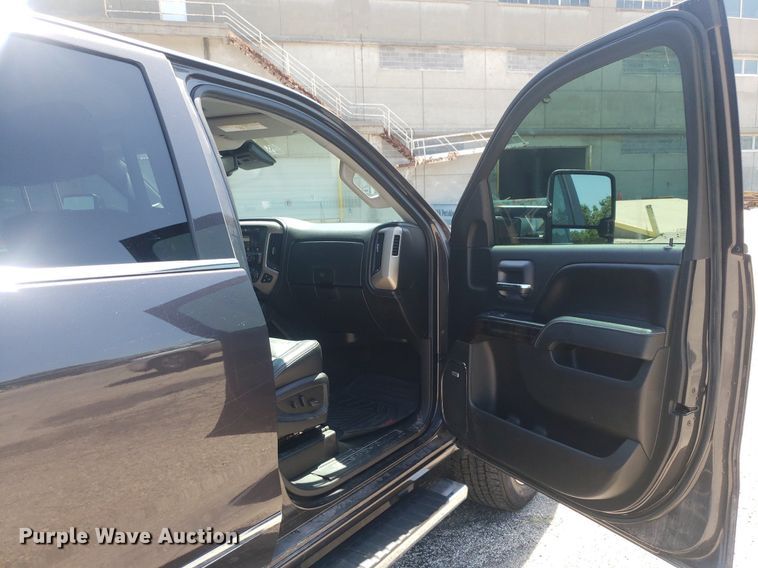 image for item DO2923 2015 GMC Sierra 2500HD Denali  Crew Cab pickup truck