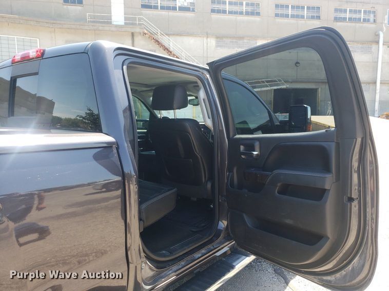 image for item DO2923 2015 GMC Sierra 2500HD Denali  Crew Cab pickup truck