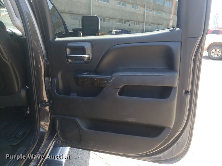 image for item DO2923 2015 GMC Sierra 2500HD Denali  Crew Cab pickup truck