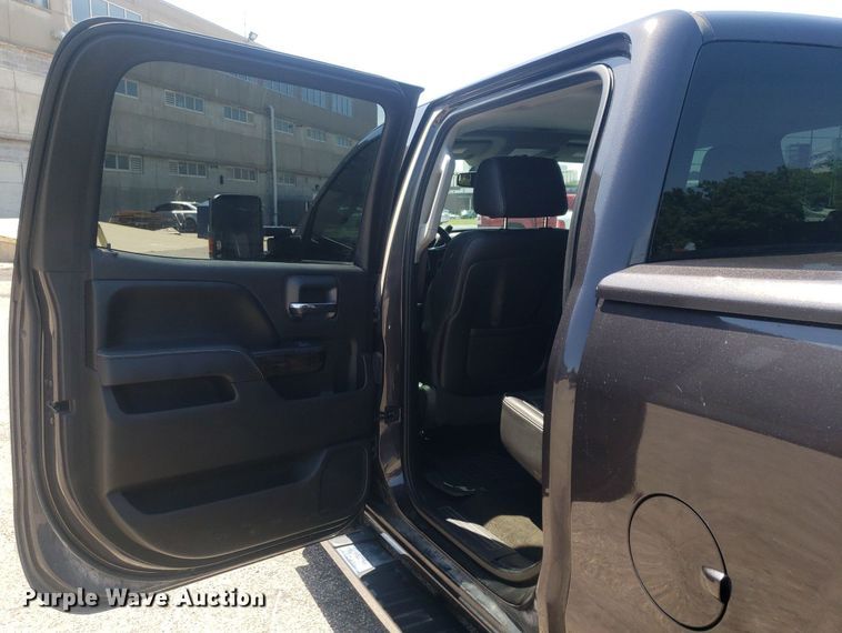 image for item DO2923 2015 GMC Sierra 2500HD Denali  Crew Cab pickup truck