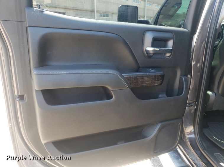 image for item DO2923 2015 GMC Sierra 2500HD Denali  Crew Cab pickup truck