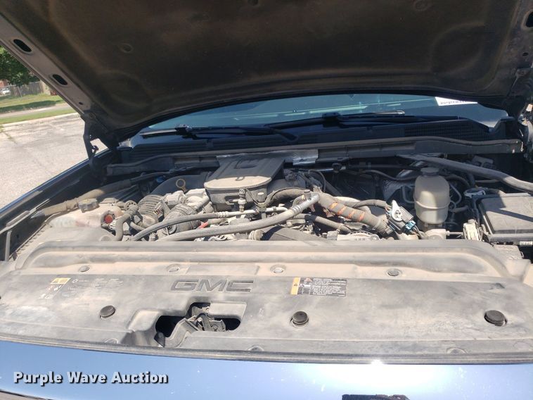 image for item DO2923 2015 GMC Sierra 2500HD Denali  Crew Cab pickup truck