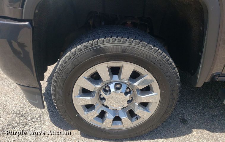 image for item DO2923 2015 GMC Sierra 2500HD Denali  Crew Cab pickup truck