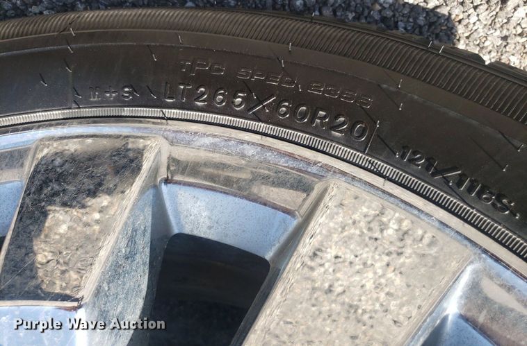 image for item DO2923 2015 GMC Sierra 2500HD Denali  Crew Cab pickup truck