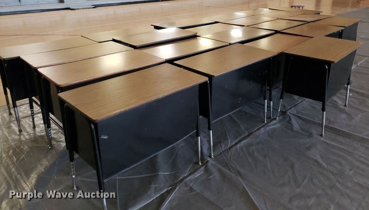 image for item DO2925 (22) desks