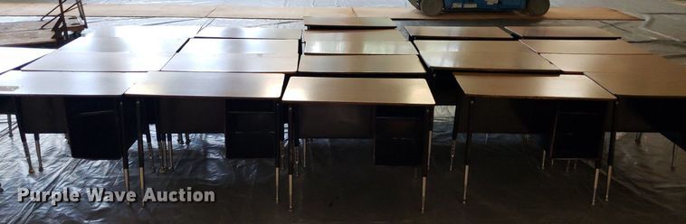 image for item DO2925 (22) desks