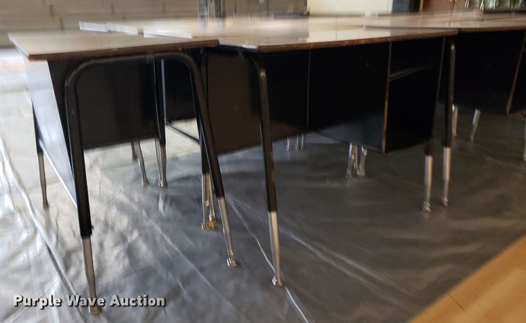 image for item DO2925 (22) desks