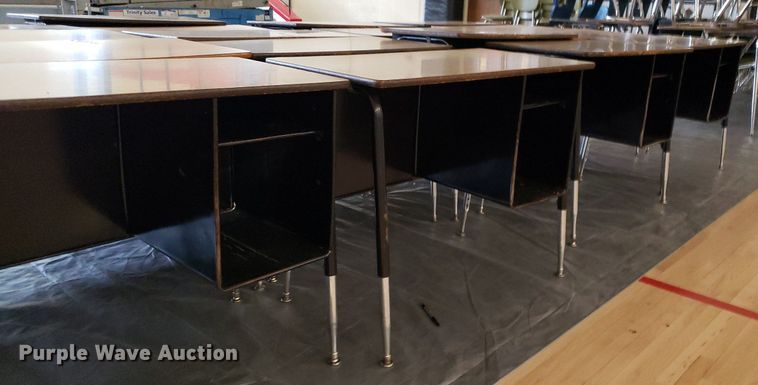 image for item DO2925 (22) desks