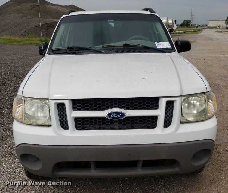 image for item DO2934 2003 Ford Explorer Sport Trac  Crew Cab pickup truck