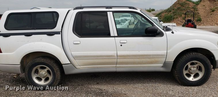 image for item DO2934 2003 Ford Explorer Sport Trac  Crew Cab pickup truck