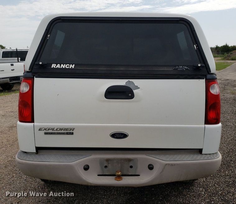 image for item DO2934 2003 Ford Explorer Sport Trac  Crew Cab pickup truck