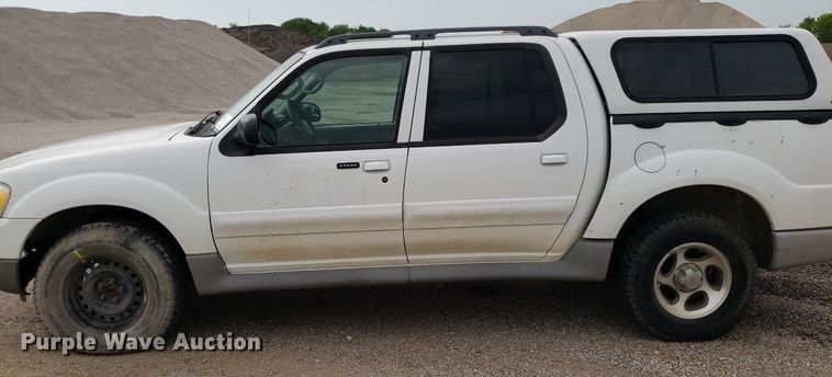 image for item DO2934 2003 Ford Explorer Sport Trac  Crew Cab pickup truck