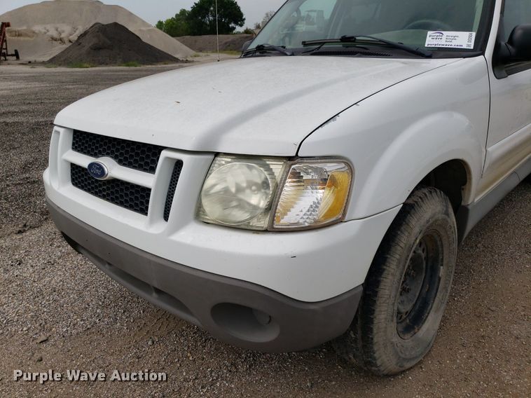image for item DO2934 2003 Ford Explorer Sport Trac  Crew Cab pickup truck