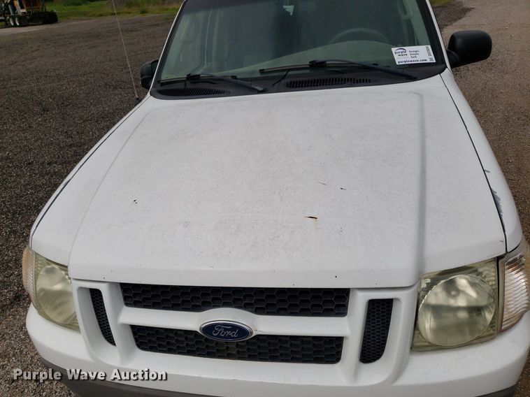 image for item DO2934 2003 Ford Explorer Sport Trac  Crew Cab pickup truck