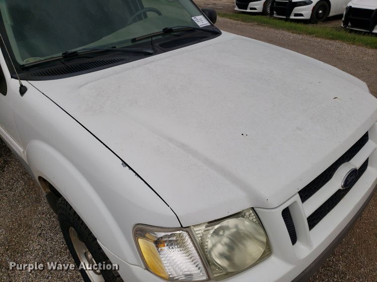 image for item DO2934 2003 Ford Explorer Sport Trac  Crew Cab pickup truck