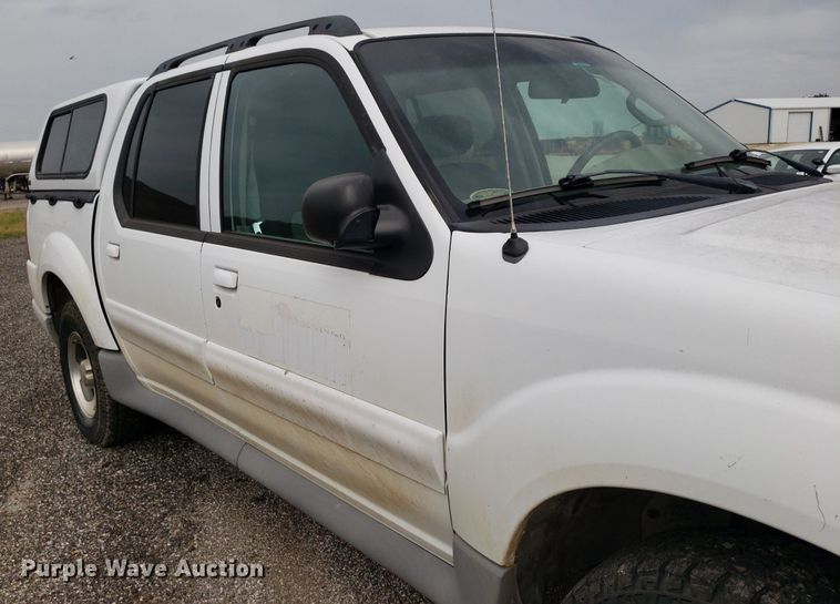 image for item DO2934 2003 Ford Explorer Sport Trac  Crew Cab pickup truck