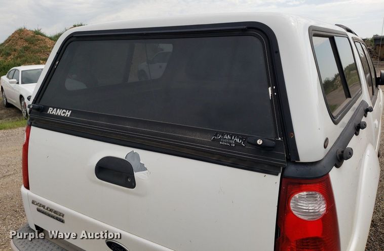 image for item DO2934 2003 Ford Explorer Sport Trac  Crew Cab pickup truck