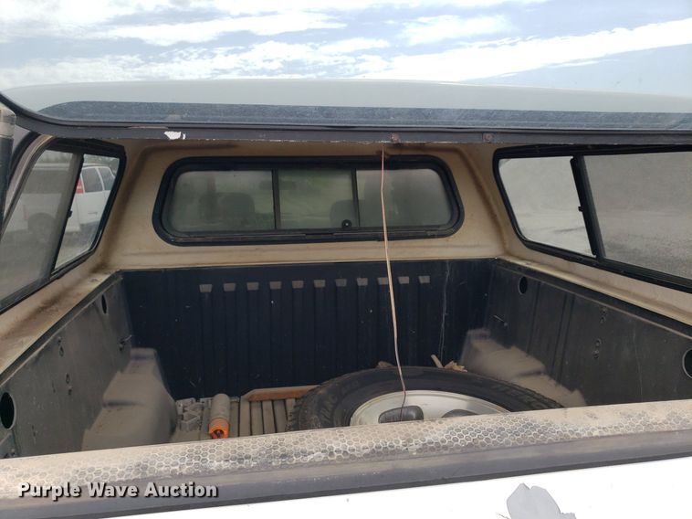 image for item DO2934 2003 Ford Explorer Sport Trac  Crew Cab pickup truck