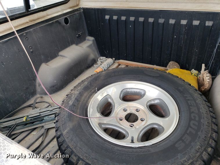 image for item DO2934 2003 Ford Explorer Sport Trac  Crew Cab pickup truck