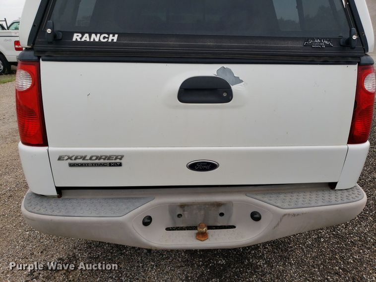 image for item DO2934 2003 Ford Explorer Sport Trac  Crew Cab pickup truck