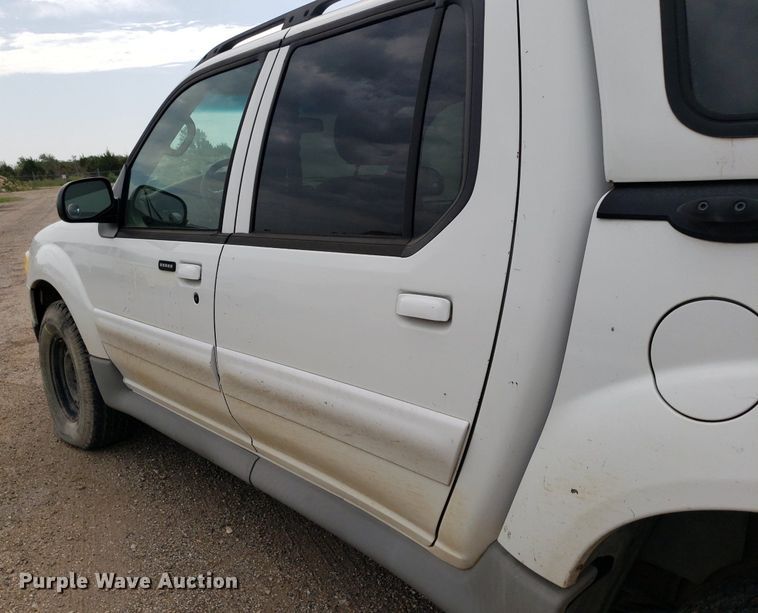 image for item DO2934 2003 Ford Explorer Sport Trac  Crew Cab pickup truck