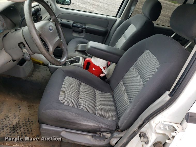 image for item DO2934 2003 Ford Explorer Sport Trac  Crew Cab pickup truck