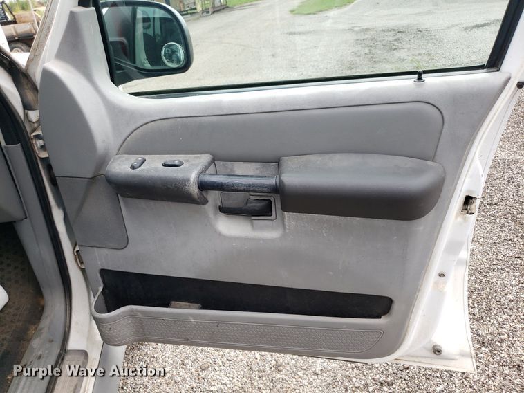 image for item DO2934 2003 Ford Explorer Sport Trac  Crew Cab pickup truck