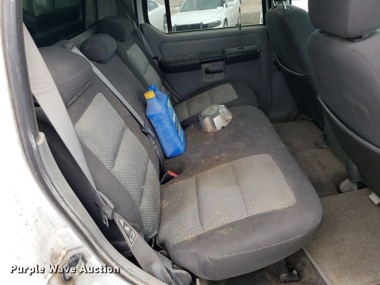 image for item DO2934 2003 Ford Explorer Sport Trac  Crew Cab pickup truck