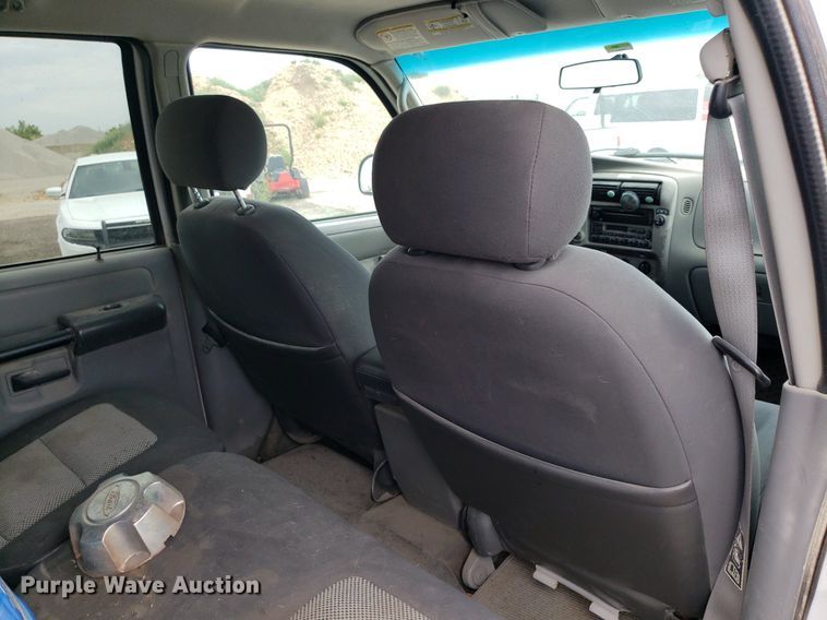 image for item DO2934 2003 Ford Explorer Sport Trac  Crew Cab pickup truck