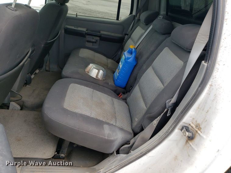 image for item DO2934 2003 Ford Explorer Sport Trac  Crew Cab pickup truck