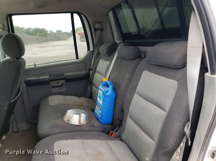 image for item DO2934 2003 Ford Explorer Sport Trac  Crew Cab pickup truck