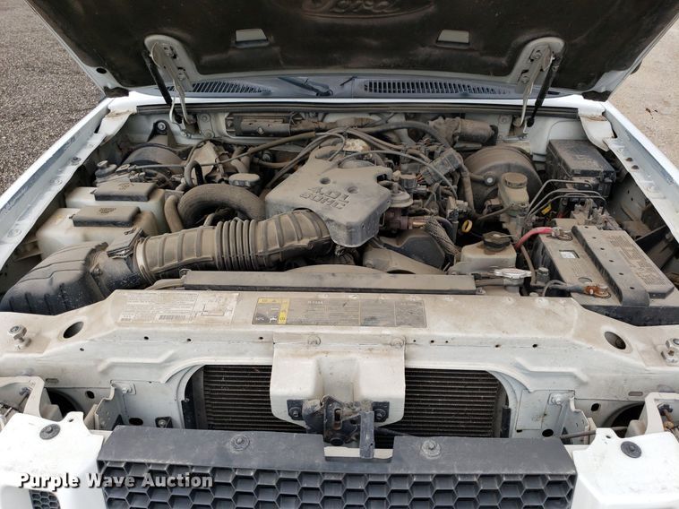 image for item DO2934 2003 Ford Explorer Sport Trac  Crew Cab pickup truck