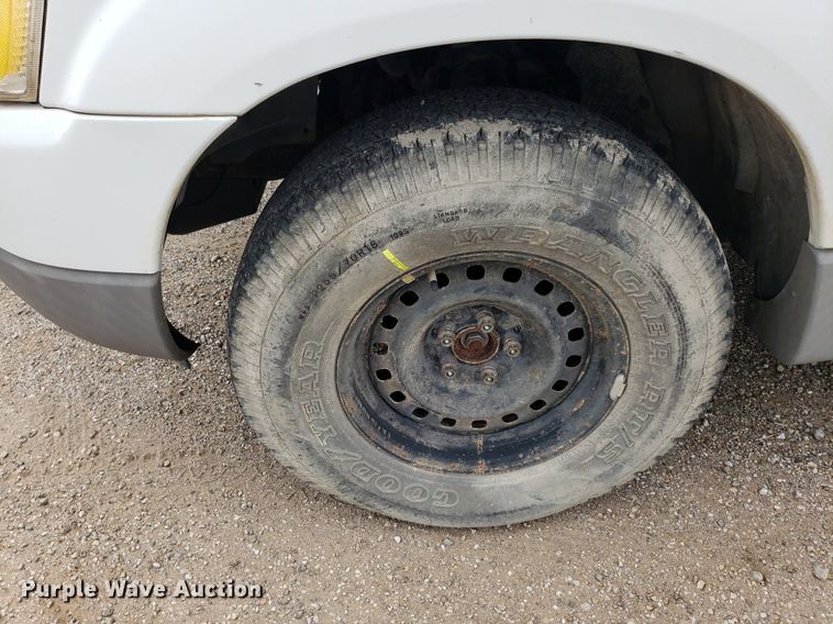 image for item DO2934 2003 Ford Explorer Sport Trac  Crew Cab pickup truck