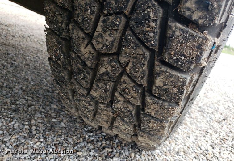 image for item DO2934 2003 Ford Explorer Sport Trac  Crew Cab pickup truck